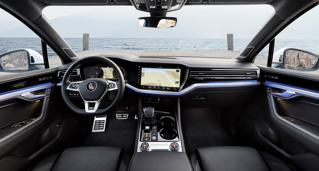 Volkswagen maakt de nieuwe Touareg met vierwielbesturing extra wendbaar en stabiel.