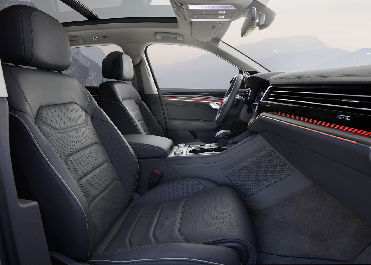 Volkswagen maakt de nieuwe Touareg met vierwielbesturing extra wendbaar en stabiel.