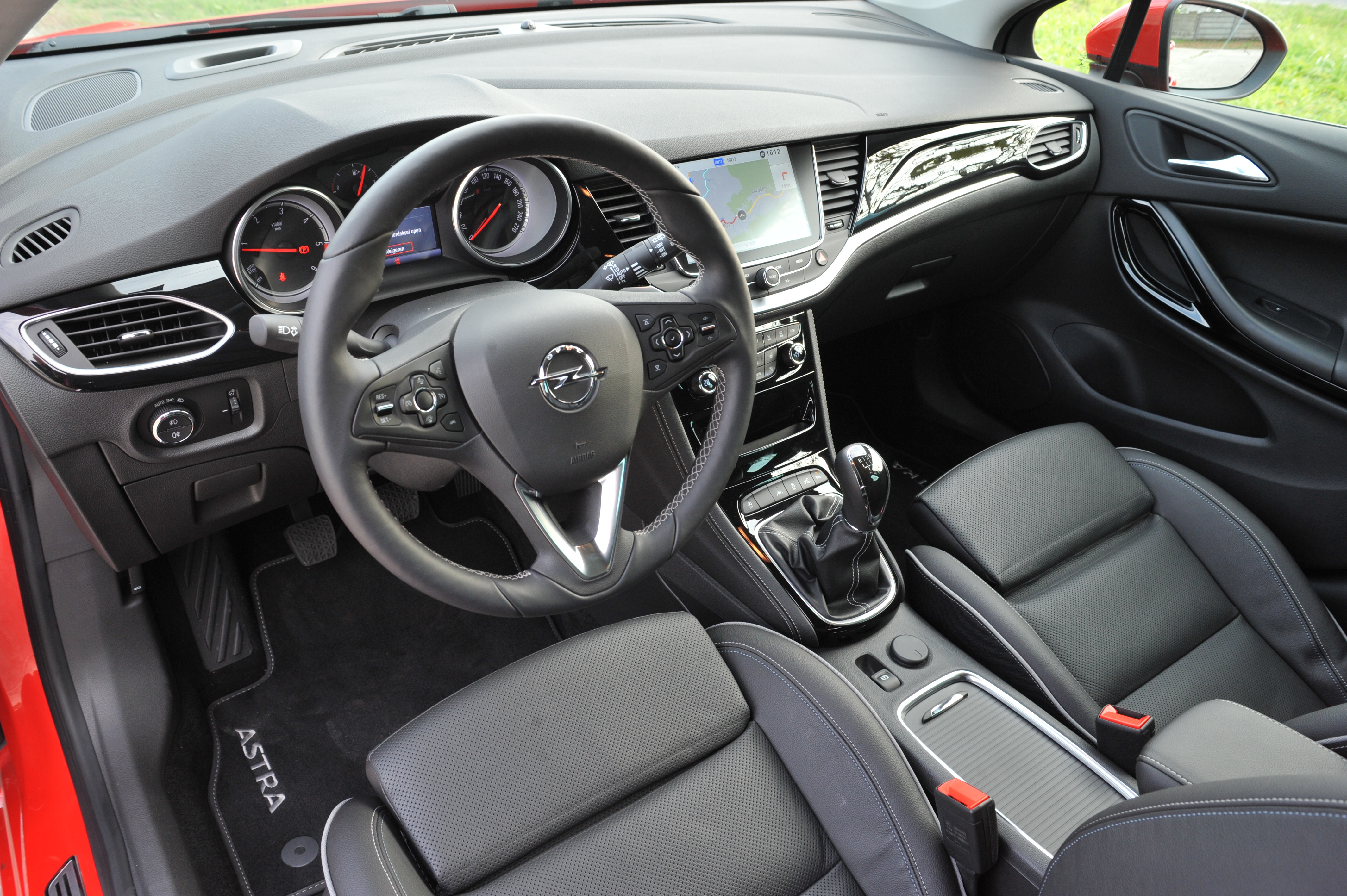 Opel verkocht sinds de lancering van de huidige Astra al een half miljoen exemplaren.