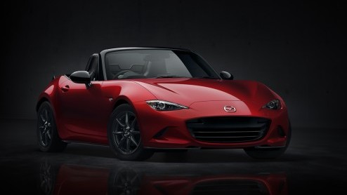 Dit is hem dan, de vierde generatie MX-5. Tijdens een nachtelijk evenement in Barcelona trok Mazda eindelijk het doek van de nieuwe roadster.