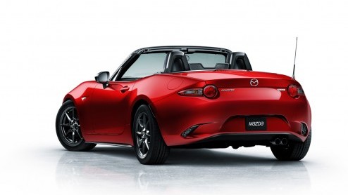 Dit is hem dan, de vierde generatie MX-5. Tijdens een nachtelijk evenement in Barcelona trok Mazda eindelijk het doek van de nieuwe roadster.