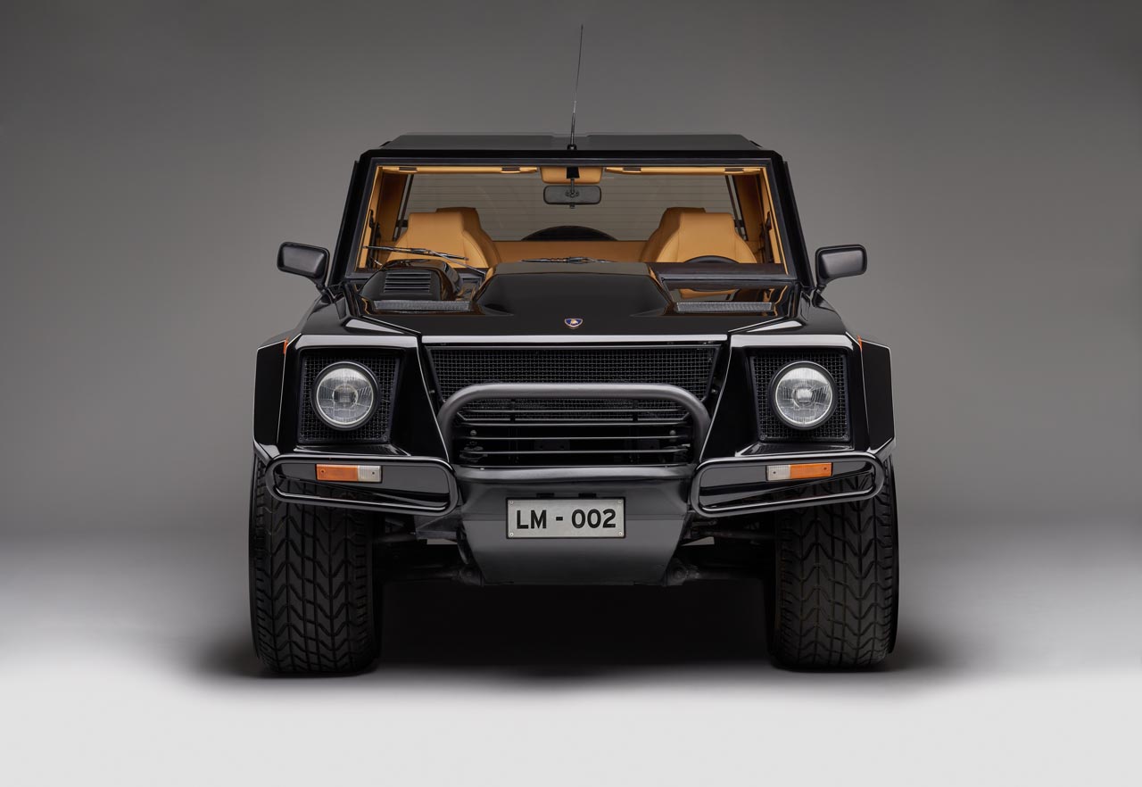 In het zicht van de lancering van de Lamborghini Urus SUV restaureerde de historieafdeling van het merk een LM 002.