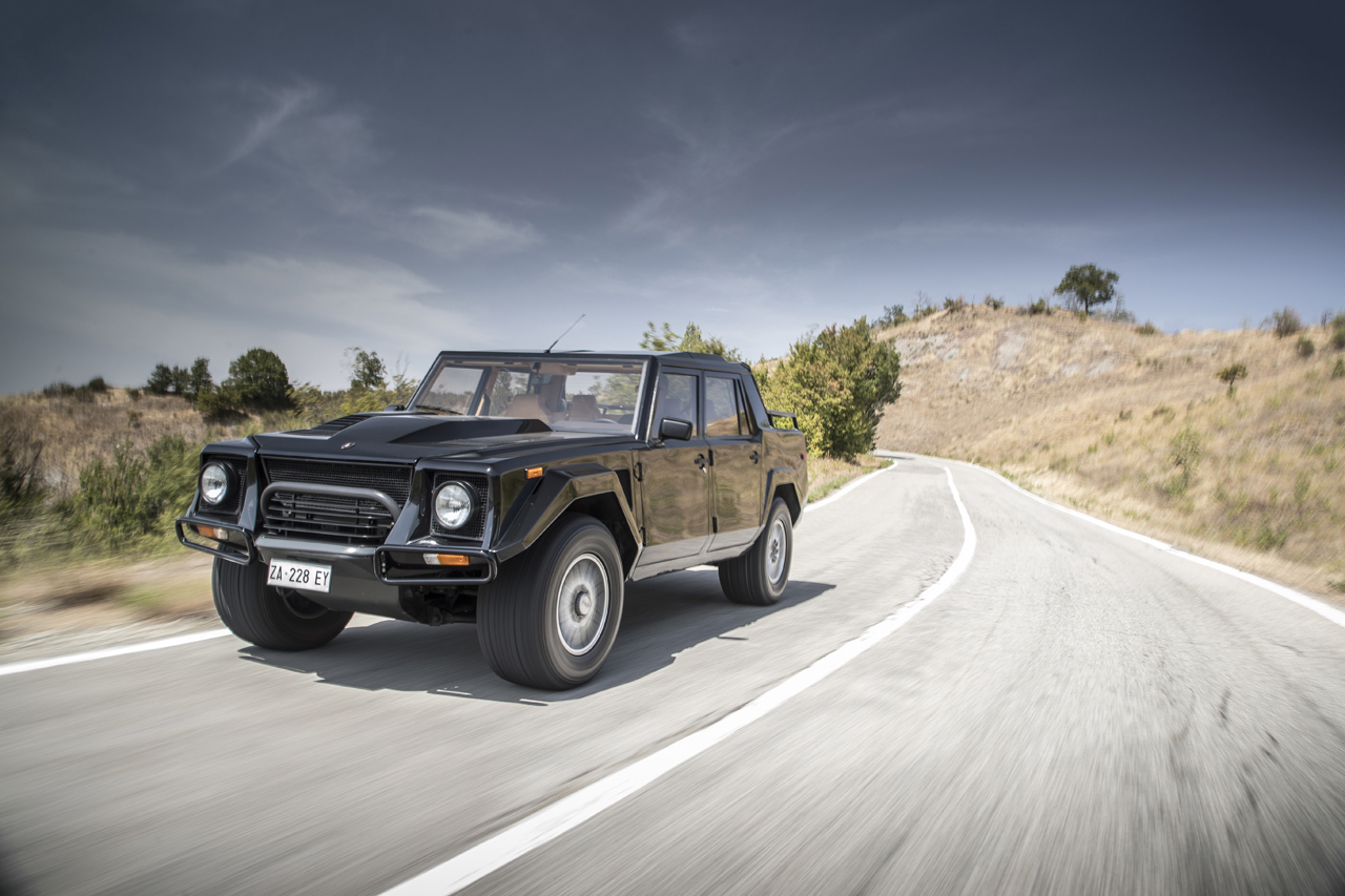 In het zicht van de lancering van de Lamborghini Urus SUV restaureerde de historieafdeling van het merk een LM 002.