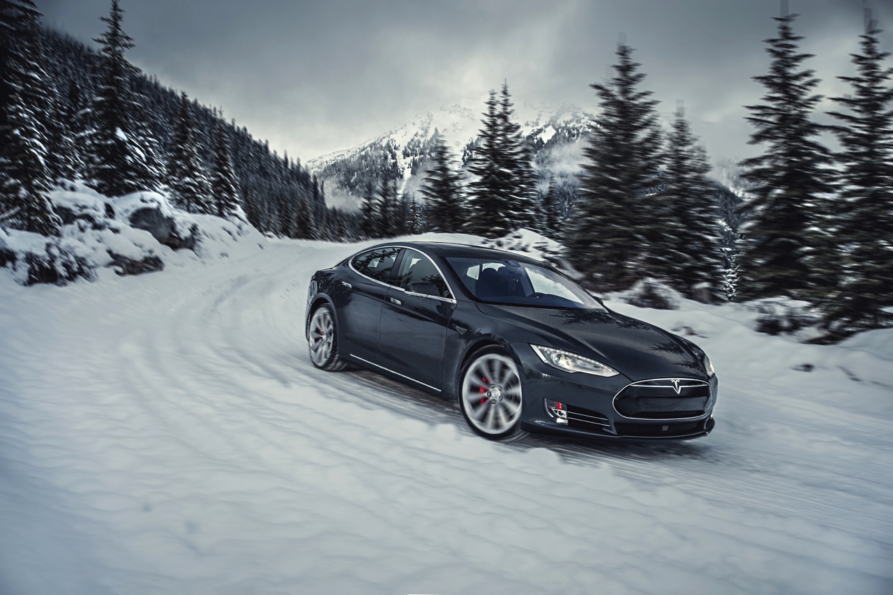 Autotest Tesla Model S P85D met 700 pk, de snelste vierdeursauto in serieproductie, inclusief vierwielaandrijving.