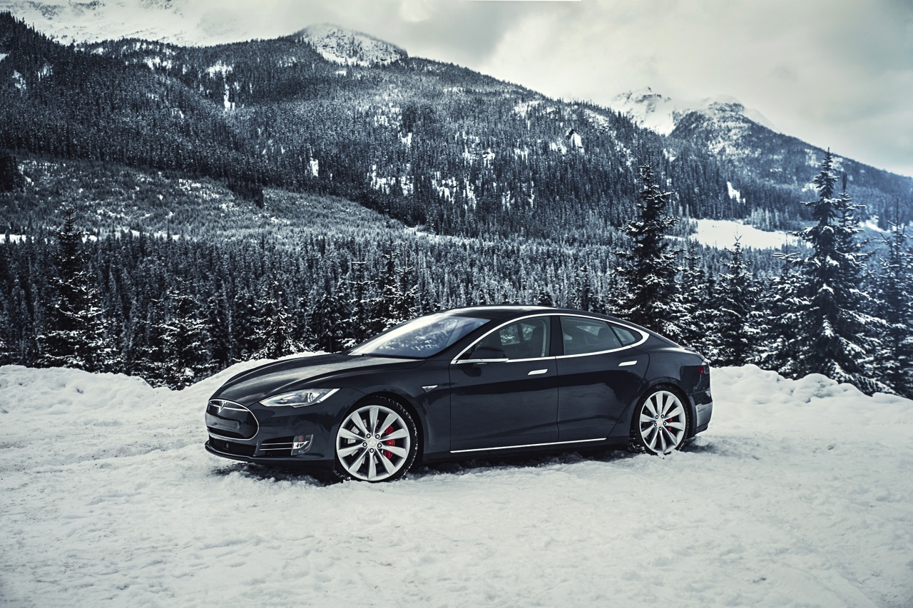 Autotest Tesla Model S P85D met 700 pk, de snelste vierdeursauto in serieproductie, inclusief vierwielaandrijving.
