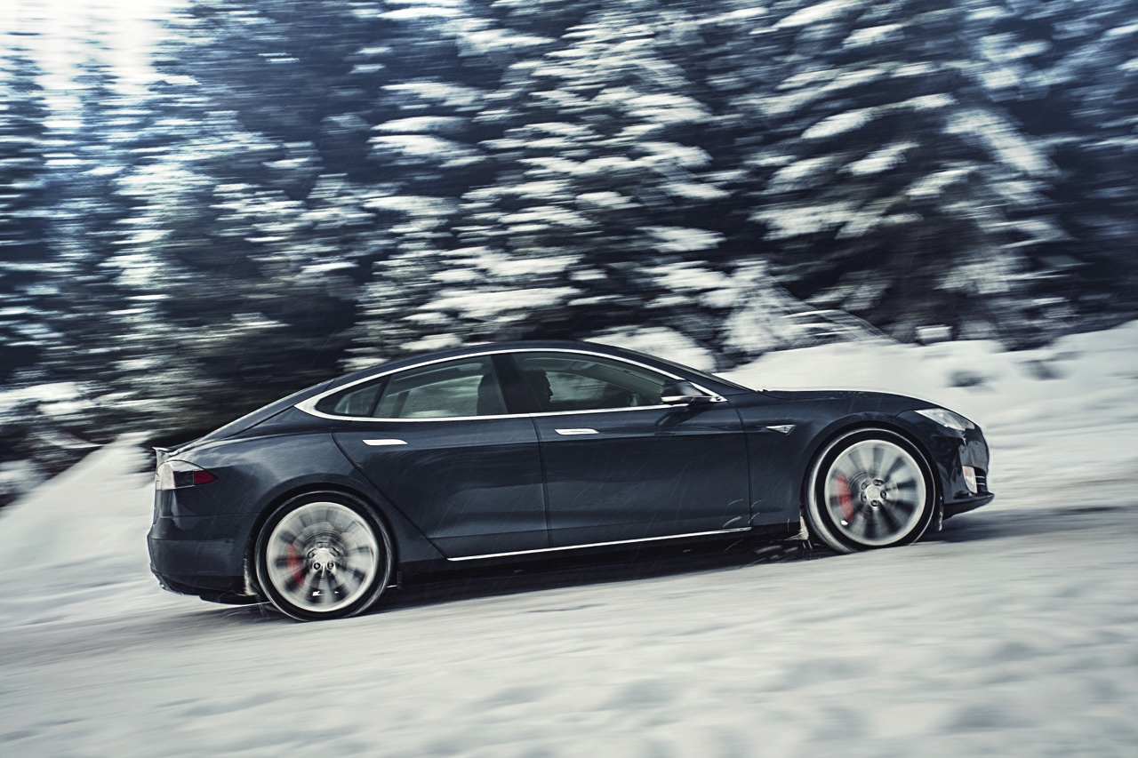Autotest Tesla Model S P85D met 700 pk, de snelste vierdeursauto in serieproductie, inclusief vierwielaandrijving.