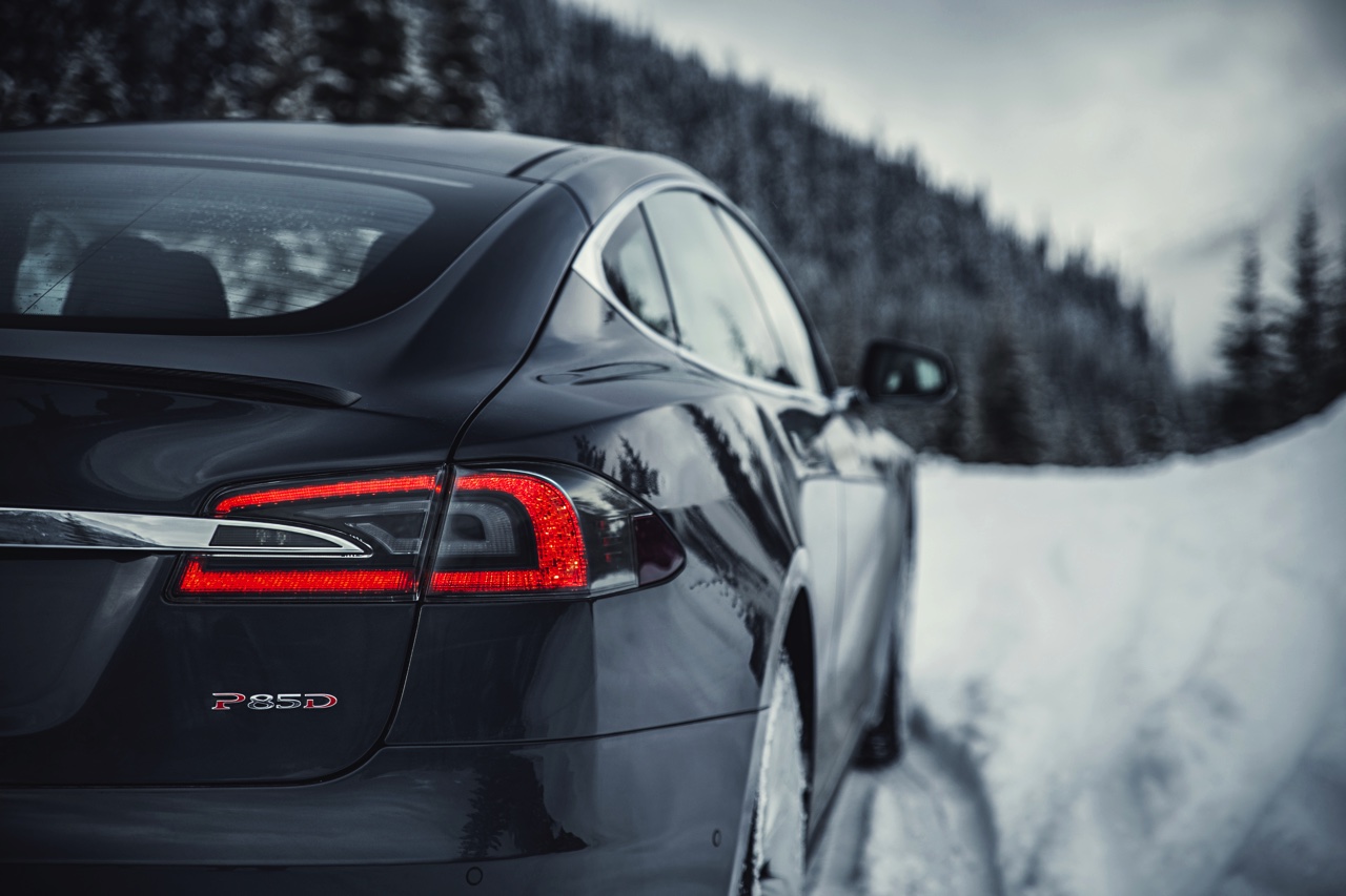 Autotest Tesla Model S P85D met 700 pk, de snelste vierdeursauto in serieproductie, inclusief vierwielaandrijving.