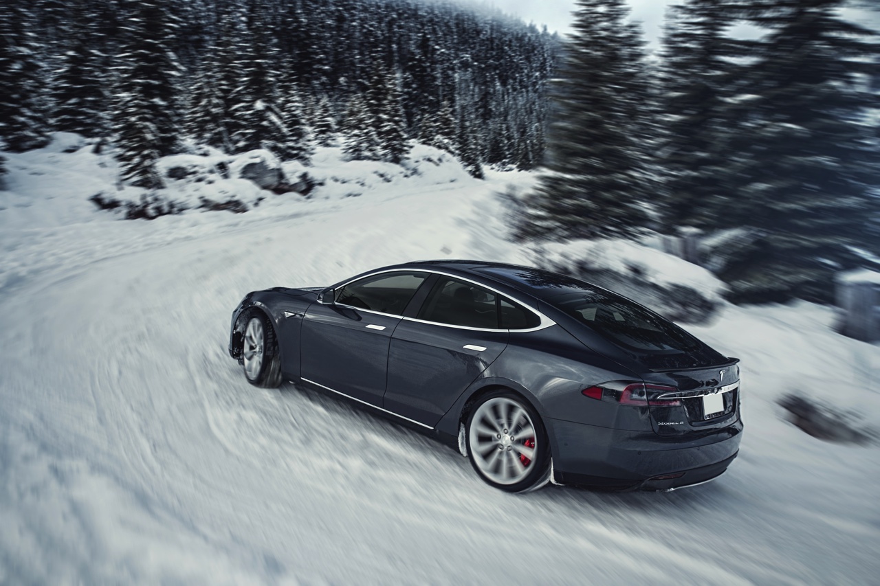 Autotest Tesla Model S P85D met 700 pk, de snelste vierdeursauto in serieproductie, inclusief vierwielaandrijving.