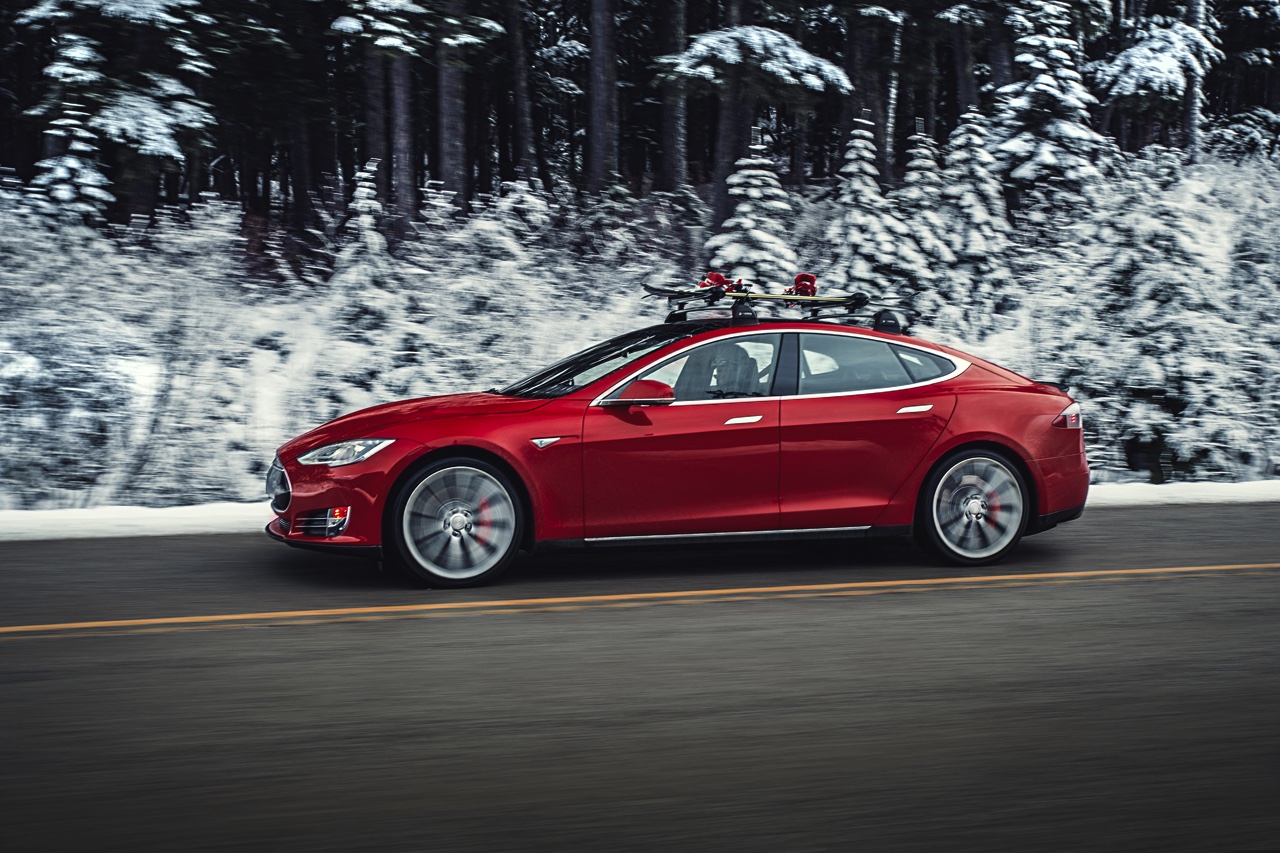 Autotest Tesla Model S P85D met 700 pk, de snelste vierdeursauto in serieproductie, inclusief vierwielaandrijving.