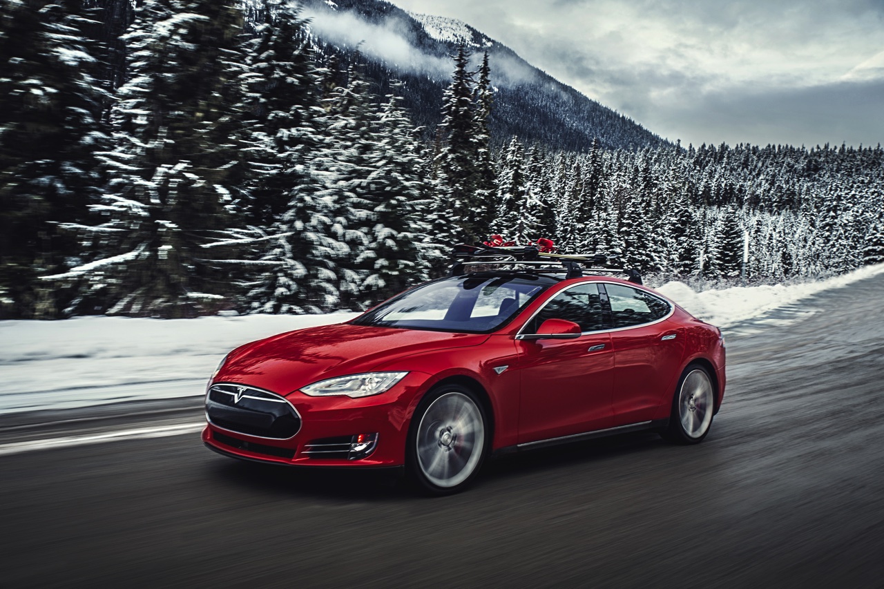 Autotest Tesla Model S P85D met 700 pk, de snelste vierdeursauto in serieproductie, inclusief vierwielaandrijving.