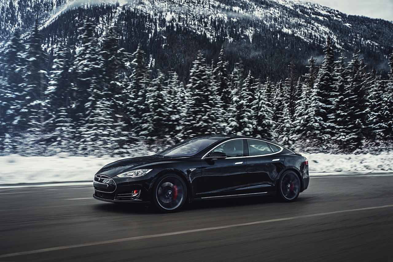 Autotest Tesla Model S P85D met 700 pk, de snelste vierdeursauto in serieproductie, inclusief vierwielaandrijving.