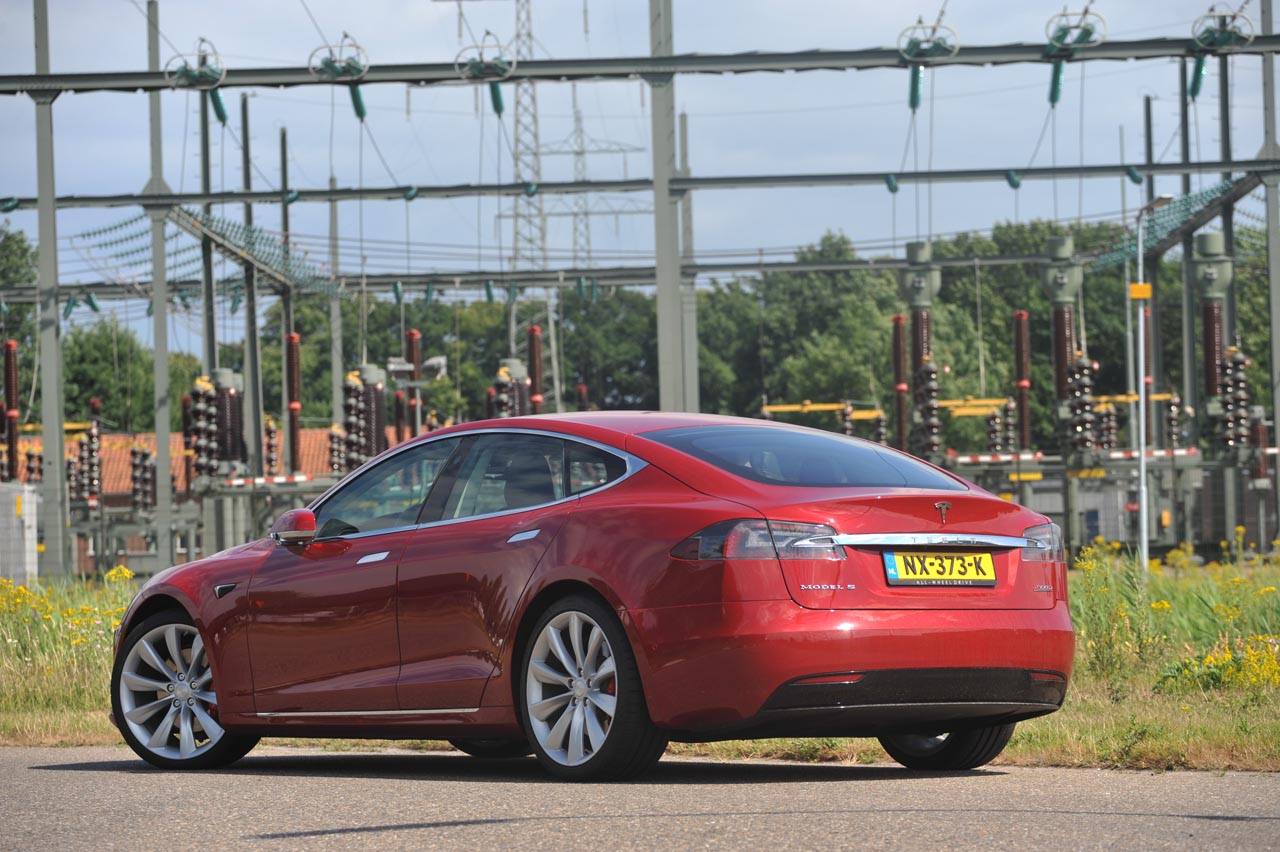 Tesla heeft de Model S de afgelopen jaren constant een upgrade gegeven, waardoor rijden met de nieuwste uitvoering weer een andere sensatie is, zeker als P100D Ludicrous.