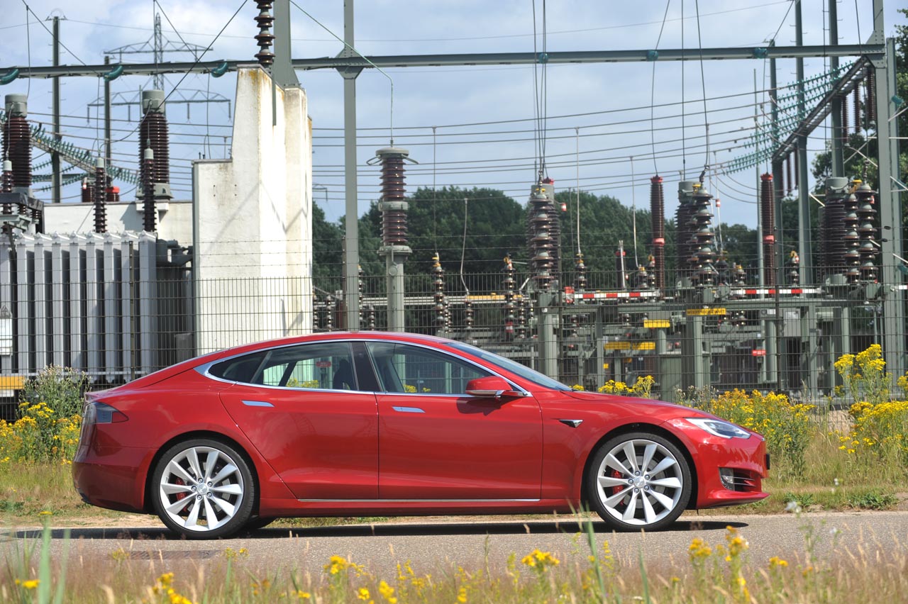 Tesla heeft de Model S de afgelopen jaren constant een upgrade gegeven, waardoor rijden met de nieuwste uitvoering weer een andere sensatie is, zeker als P100D Ludicrous.