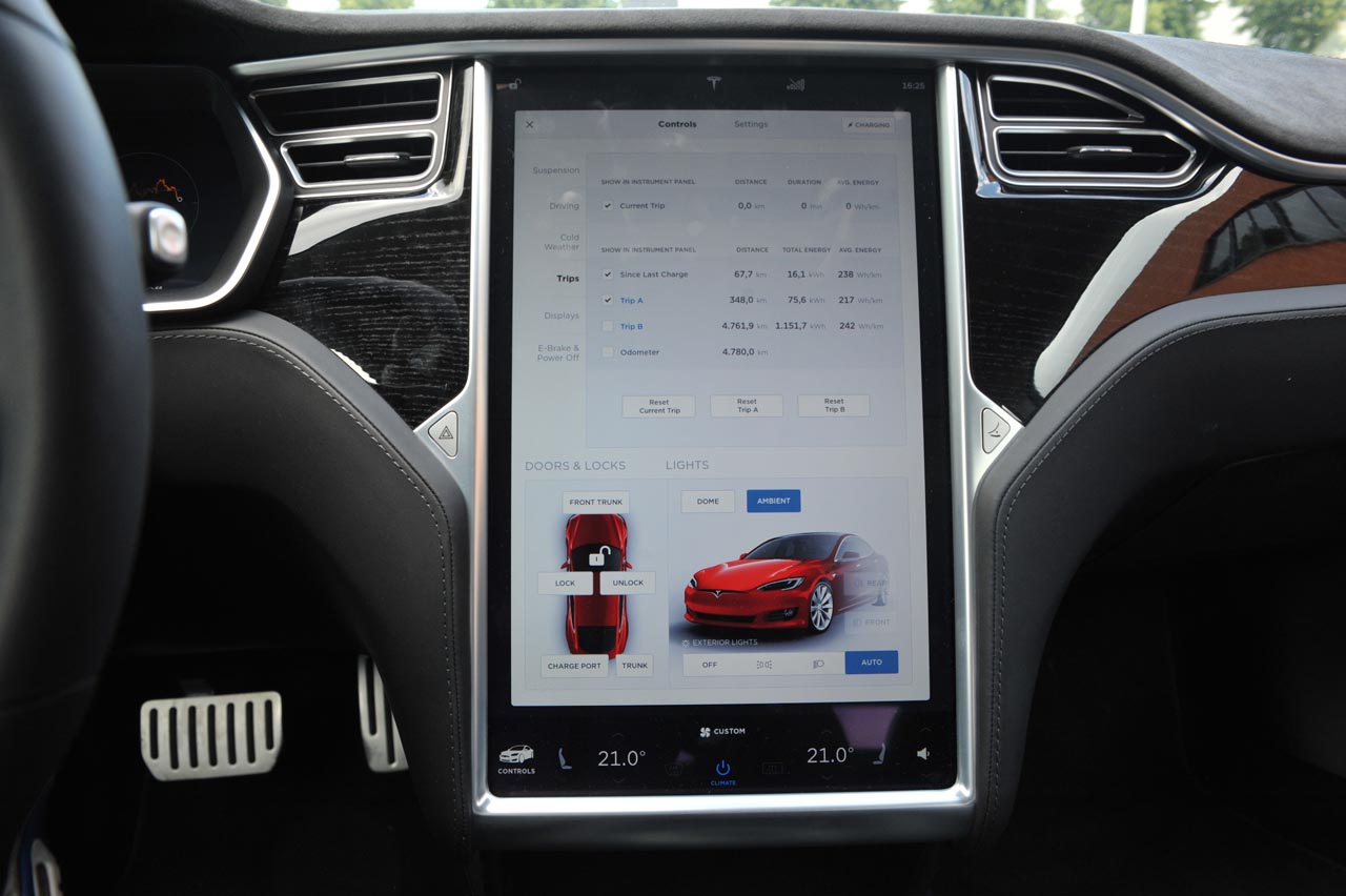 Tesla heeft de Model S de afgelopen jaren constant een upgrade gegeven, waardoor rijden met de nieuwste uitvoering weer een andere sensatie is, zeker als P100D Ludicrous.