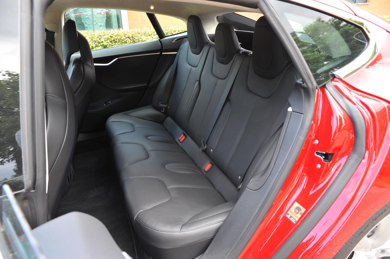 Tesla heeft de Model S de afgelopen jaren constant een upgrade gegeven, waardoor rijden met de nieuwste uitvoering weer een andere sensatie is, zeker als P100D Ludicrous.
