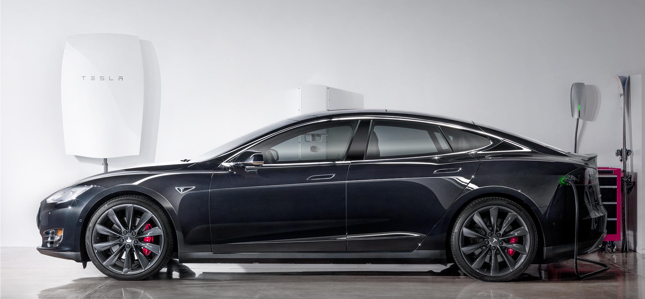Tesla Energy Powerwall is een oplaadbare thuisaccu die energie opslaat vanuit zonne-energie of het reguliere stroomnet.