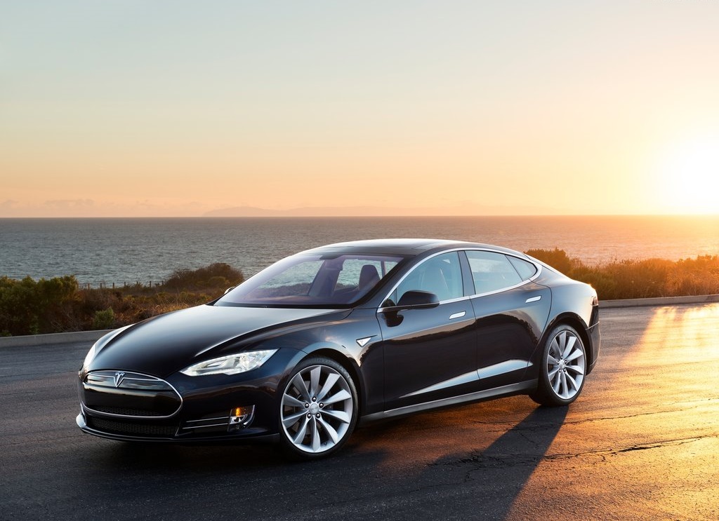 Het relatief nieuwe instapmodel van de Tesla Model S slaat niet echt aan, dus besluit het merk met de uitvoering te stoppen. Toch nog een bestellen? Je hebt nog een maand.