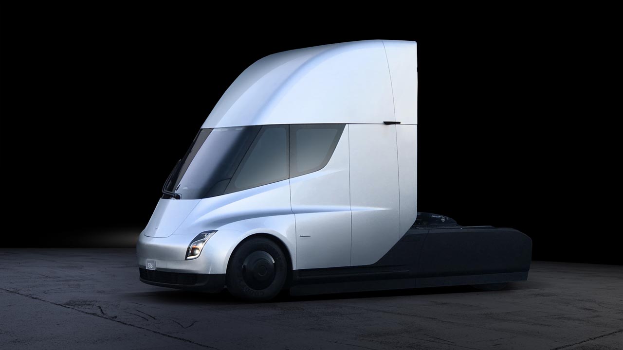 Tesla heeft eindelijk zijn elektrische vrachtwagen laten zien.