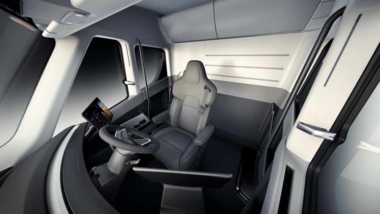 Tesla heeft eindelijk zijn elektrische vrachtwagen laten zien.