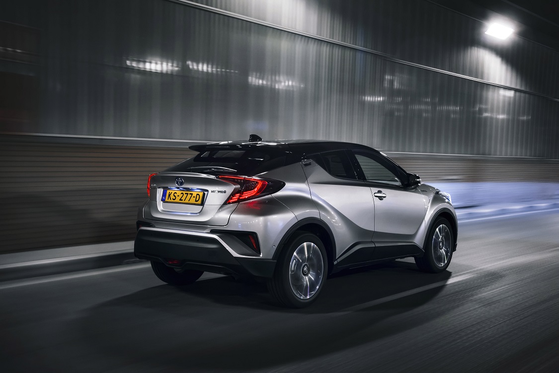 Toyota viert een feestje, want de tien miljoenste hybride van het merk ging over de spreekwoordelijke toonbank.