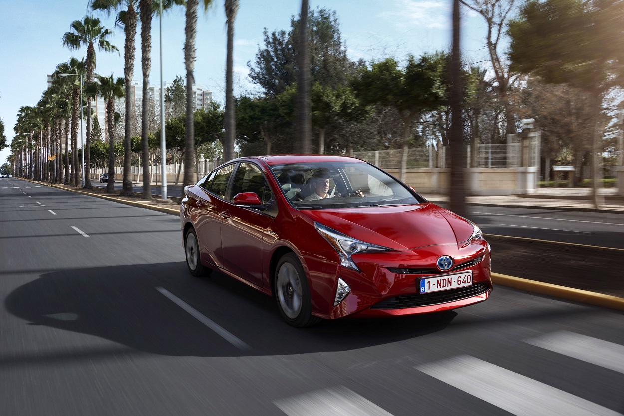 Toyota viert een feestje, want de tien miljoenste hybride van het merk ging over de spreekwoordelijke toonbank.