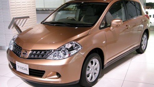 Autohandel Cardoen grijpt de economische malheur aan met nog een opmerkelijk aanbod. De bij ons niet leverbare Nissan Tiida wordt voor een scherpe prijs aangeoden en tevens wordt de 2e auto gratis-act