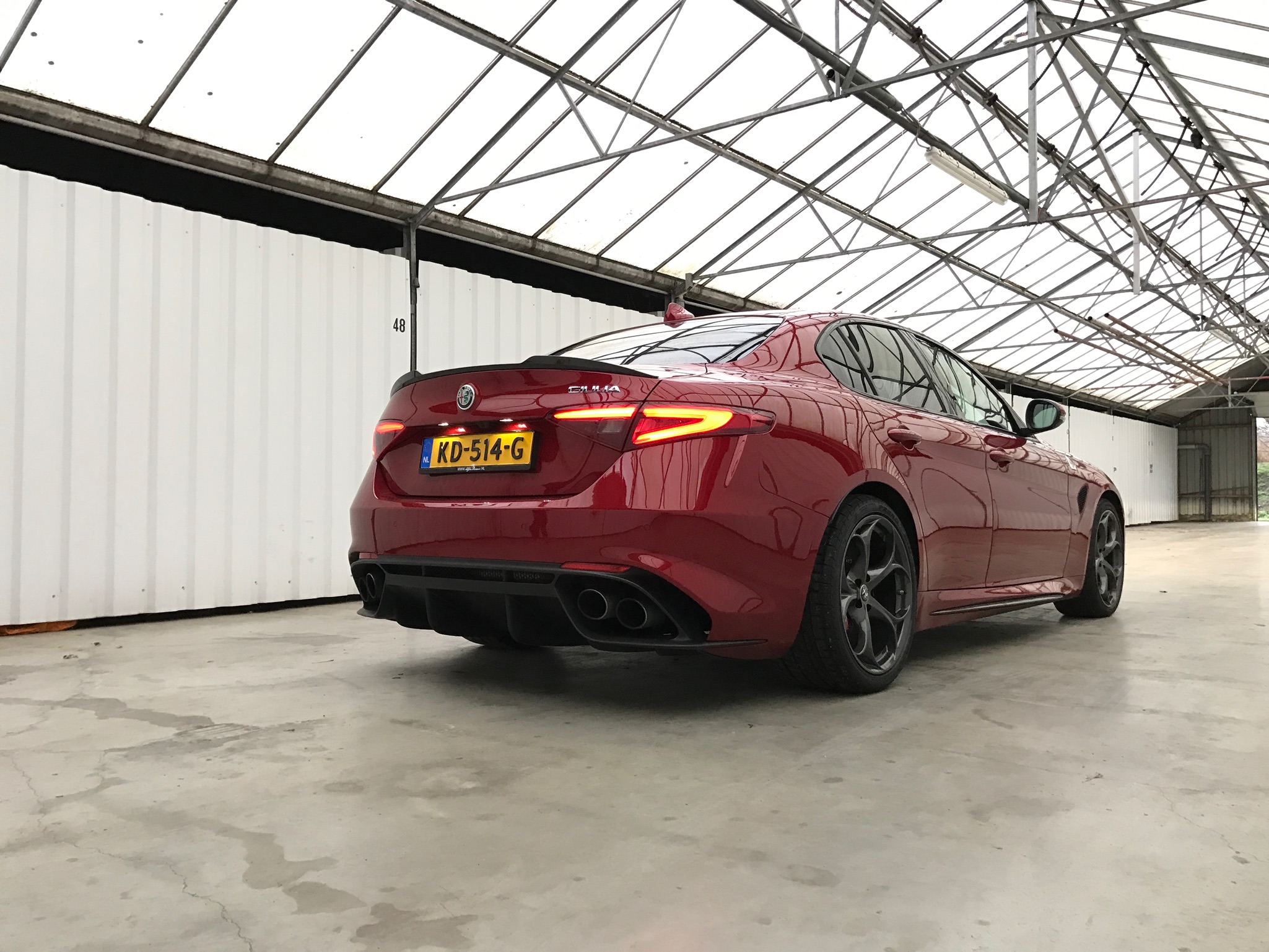 De huidige Alfa Romeo Giulia Quadrifoglio kennen we inmiddels, maar hoe zat het ook al weer met de voorgangers daarvan? Tijd voor een historisch overzichtje!