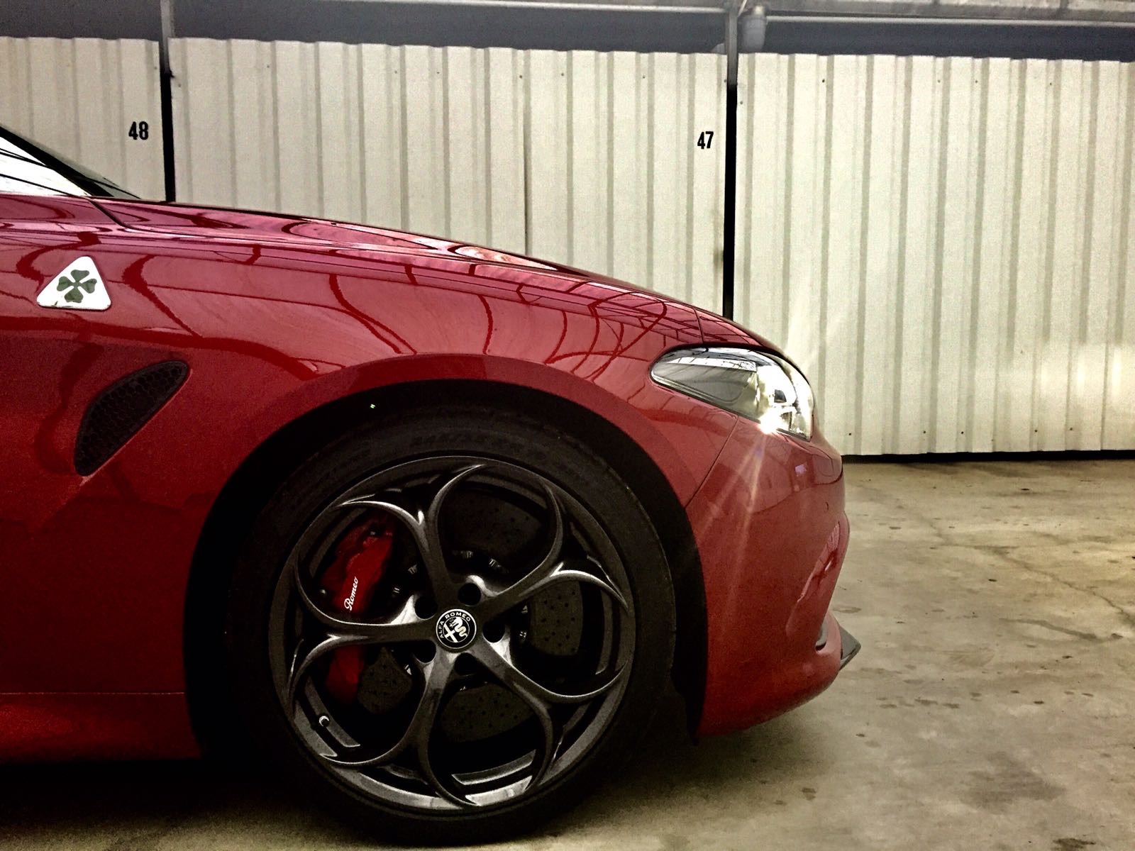 De huidige Alfa Romeo Giulia Quadrifoglio kennen we inmiddels, maar hoe zat het ook al weer met de voorgangers daarvan? Tijd voor een historisch overzichtje!