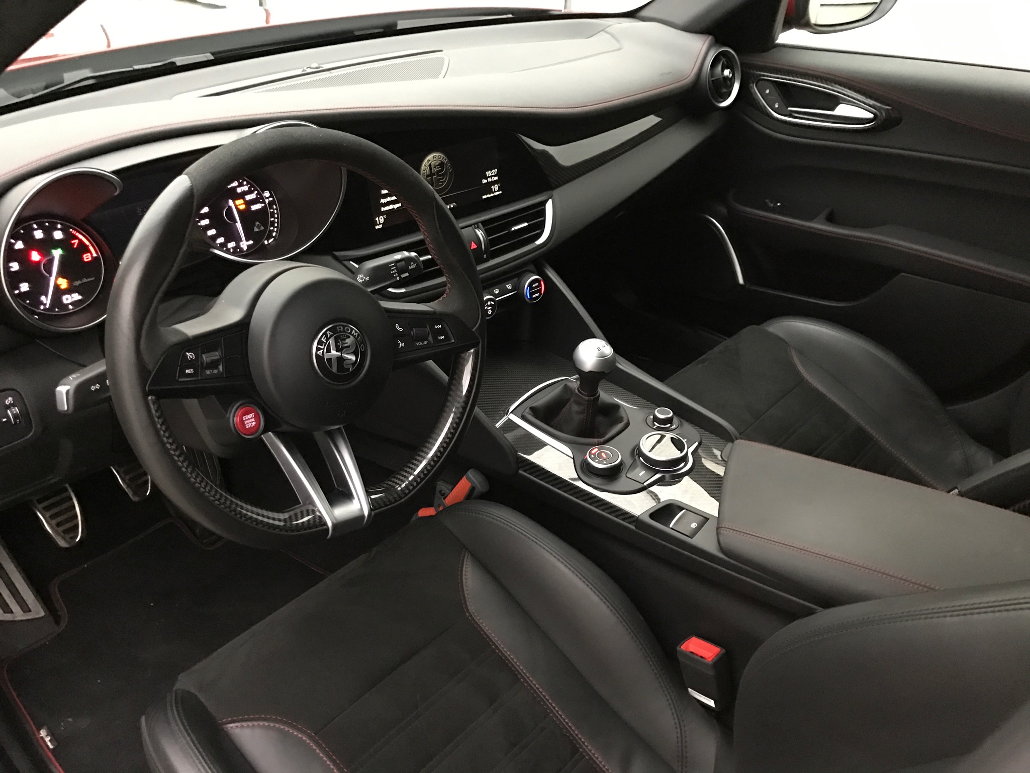 De huidige Alfa Romeo Giulia Quadrifoglio kennen we inmiddels, maar hoe zat het ook al weer met de voorgangers daarvan? Tijd voor een historisch overzichtje!