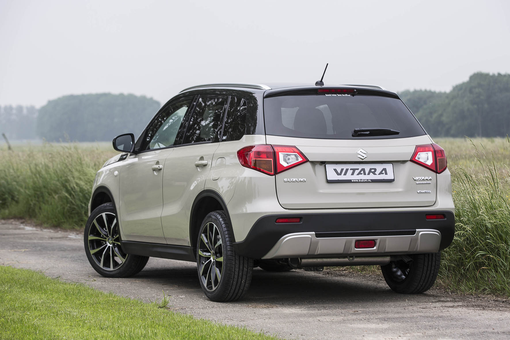 Suzuki introduceert Vitara Limited Edition met extra luxe interieur en een sportievere, stoerdere uitstraling.