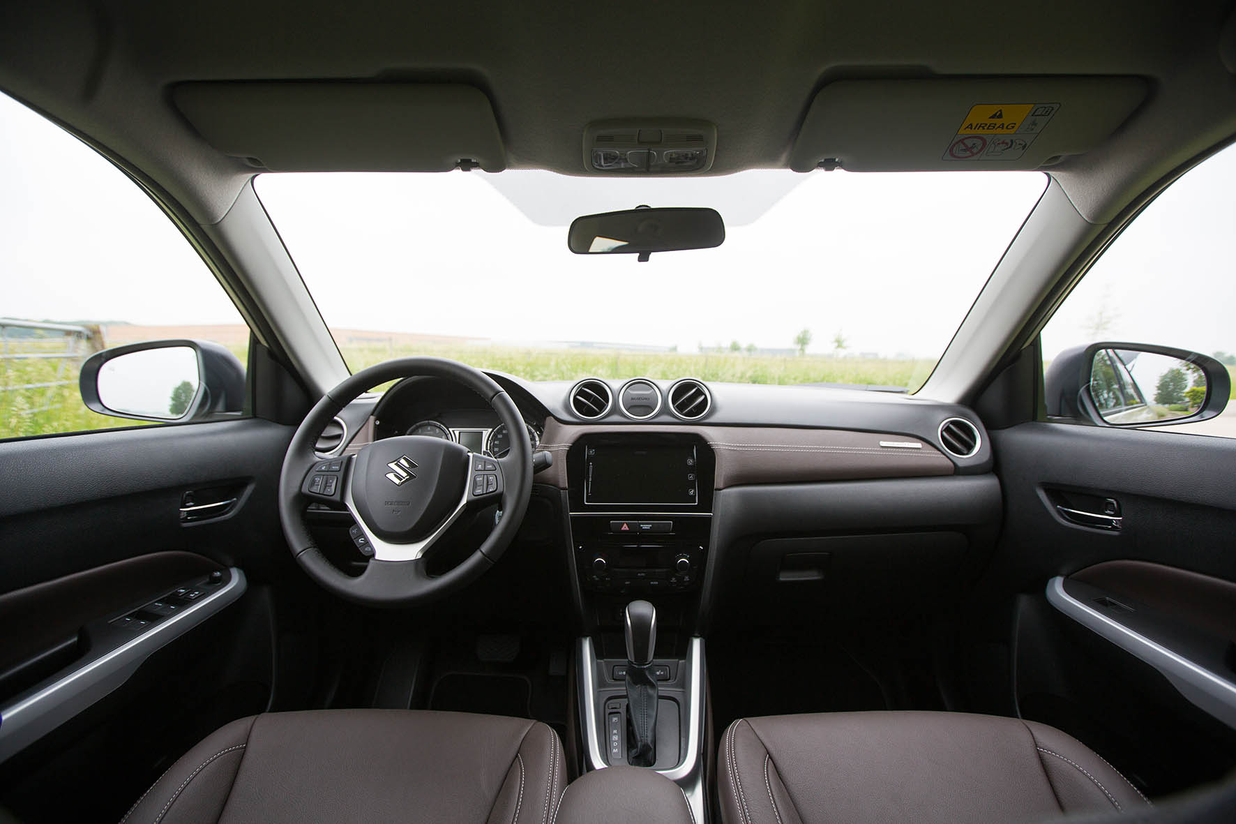 Suzuki introduceert Vitara Limited Edition met extra luxe interieur en een sportievere, stoerdere uitstraling.