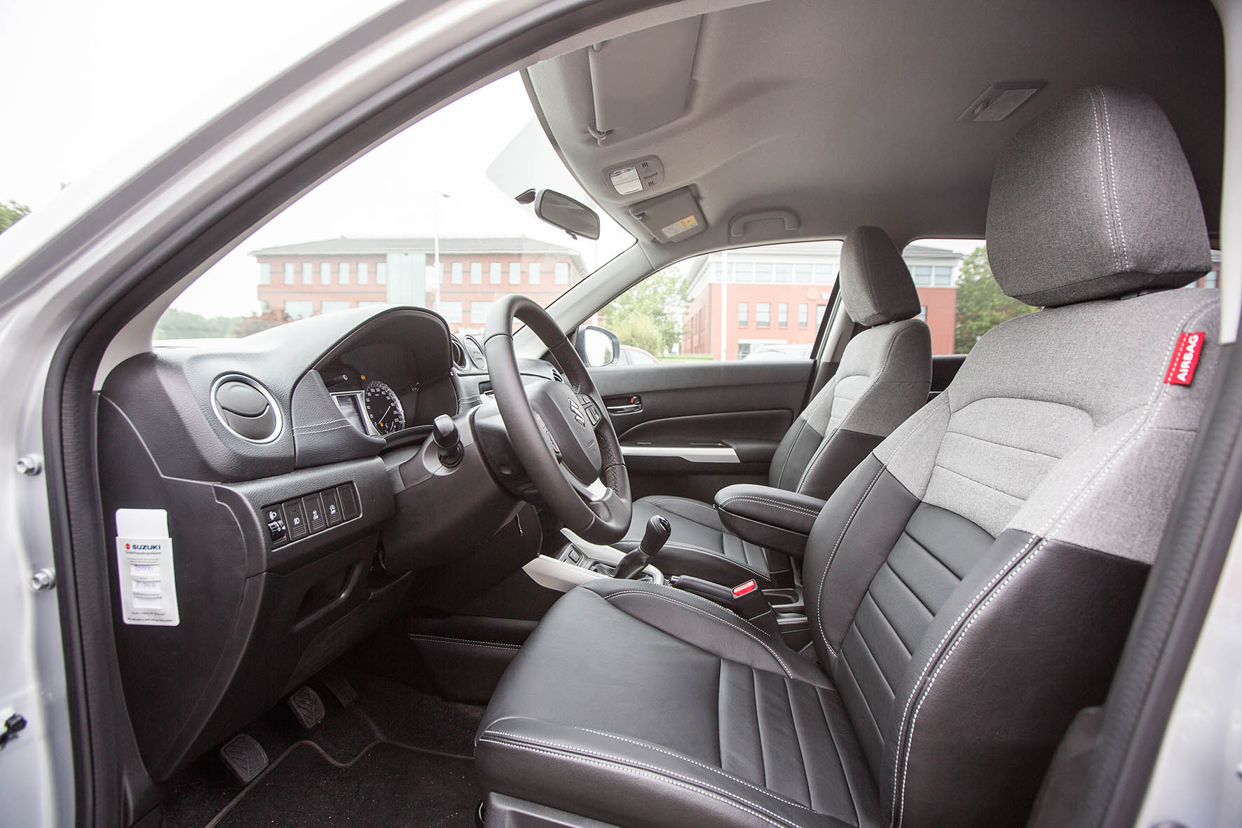 Suzuki introduceert Vitara Limited Edition met extra luxe interieur en een sportievere, stoerdere uitstraling.