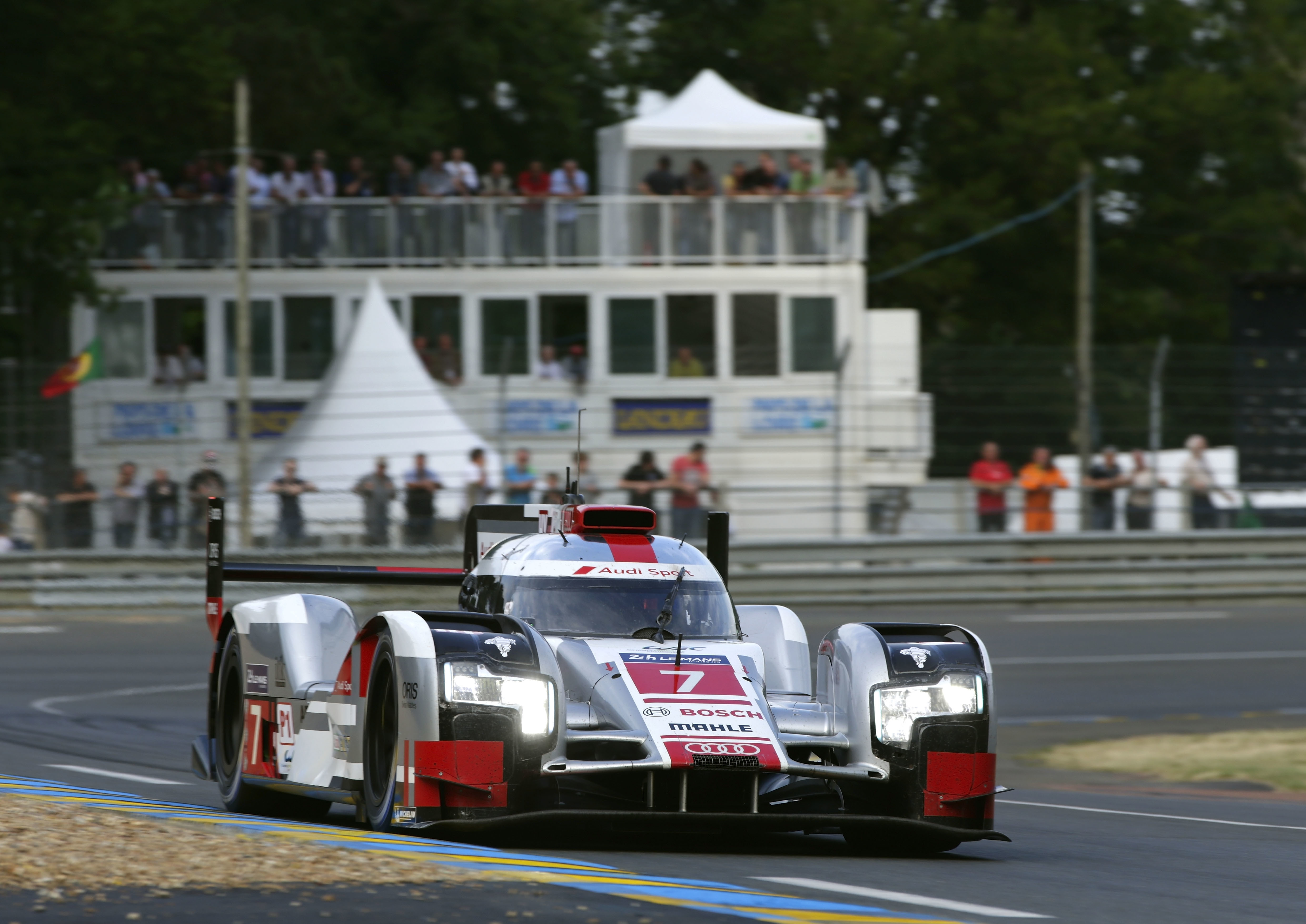 Het aftellen is begonnen. Over een paar uur gaat de grootste race van het jaar, de 24 Uren van Le Mans, weer van start. In de LMP1 topklasse lijkt het na de kwalificaties tussen twee teams te gaan, Po