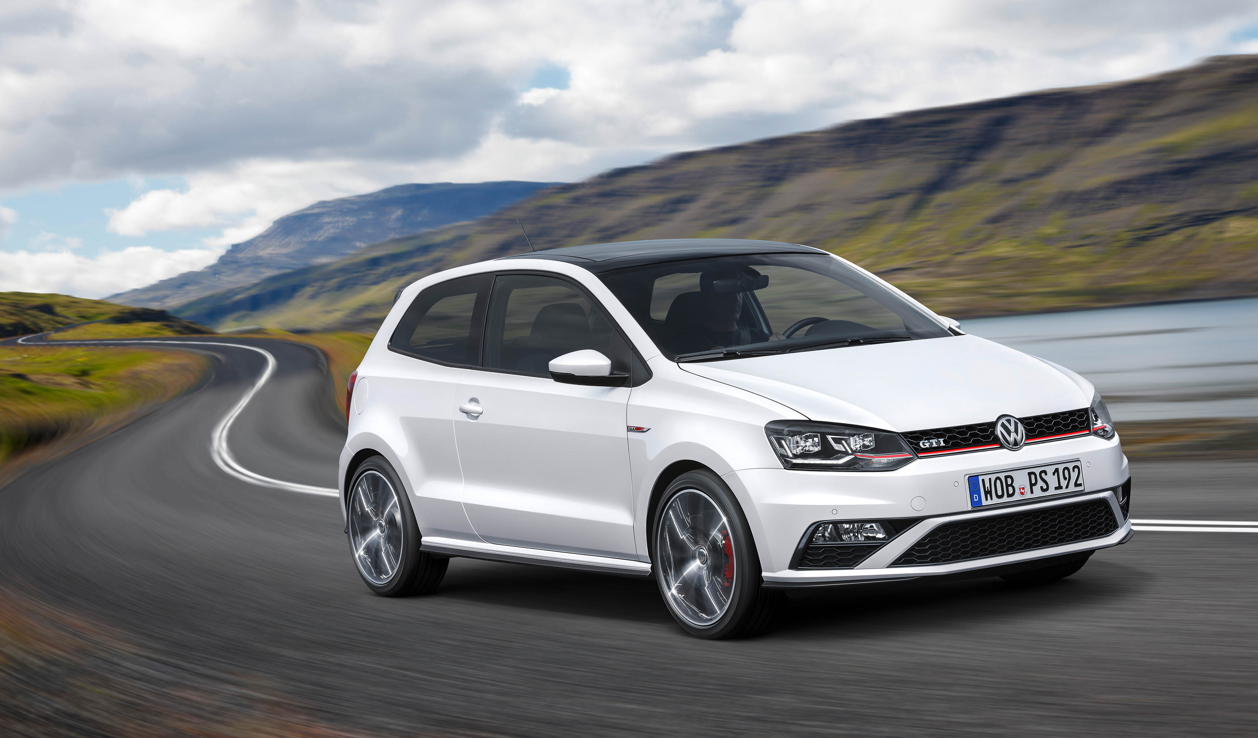 Vernieuwde Volkswagen Polo GTI met 1.8 TSI nu verkrijgbaar met DSG-7 of handgeschakelde zesbak. Prijzen beginnen bij 25.490 euro.