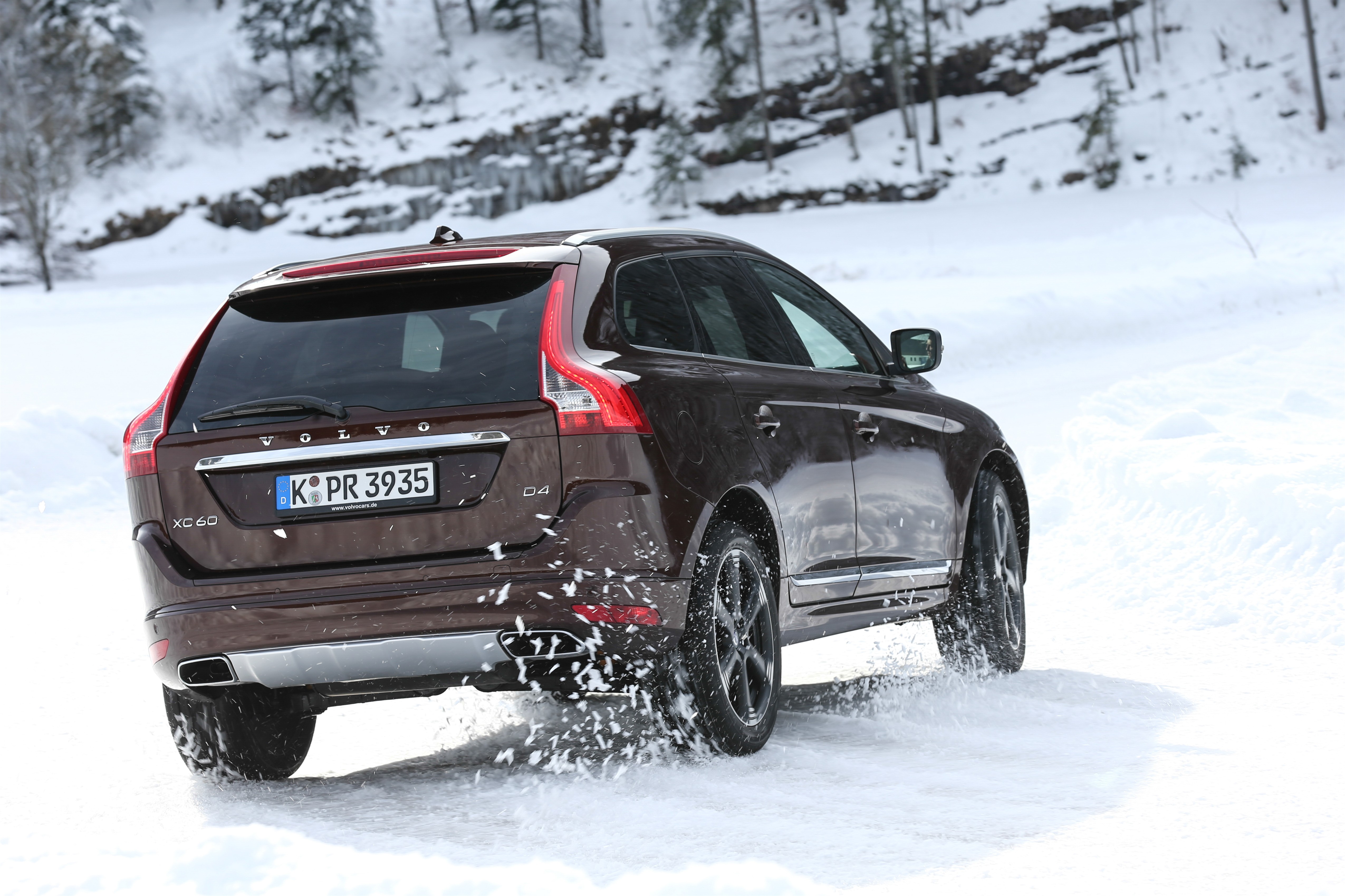 Volvo XC60 met 2.0 liter viercilinder T6 nu leverbaar met AWD vierwielaandrijving.