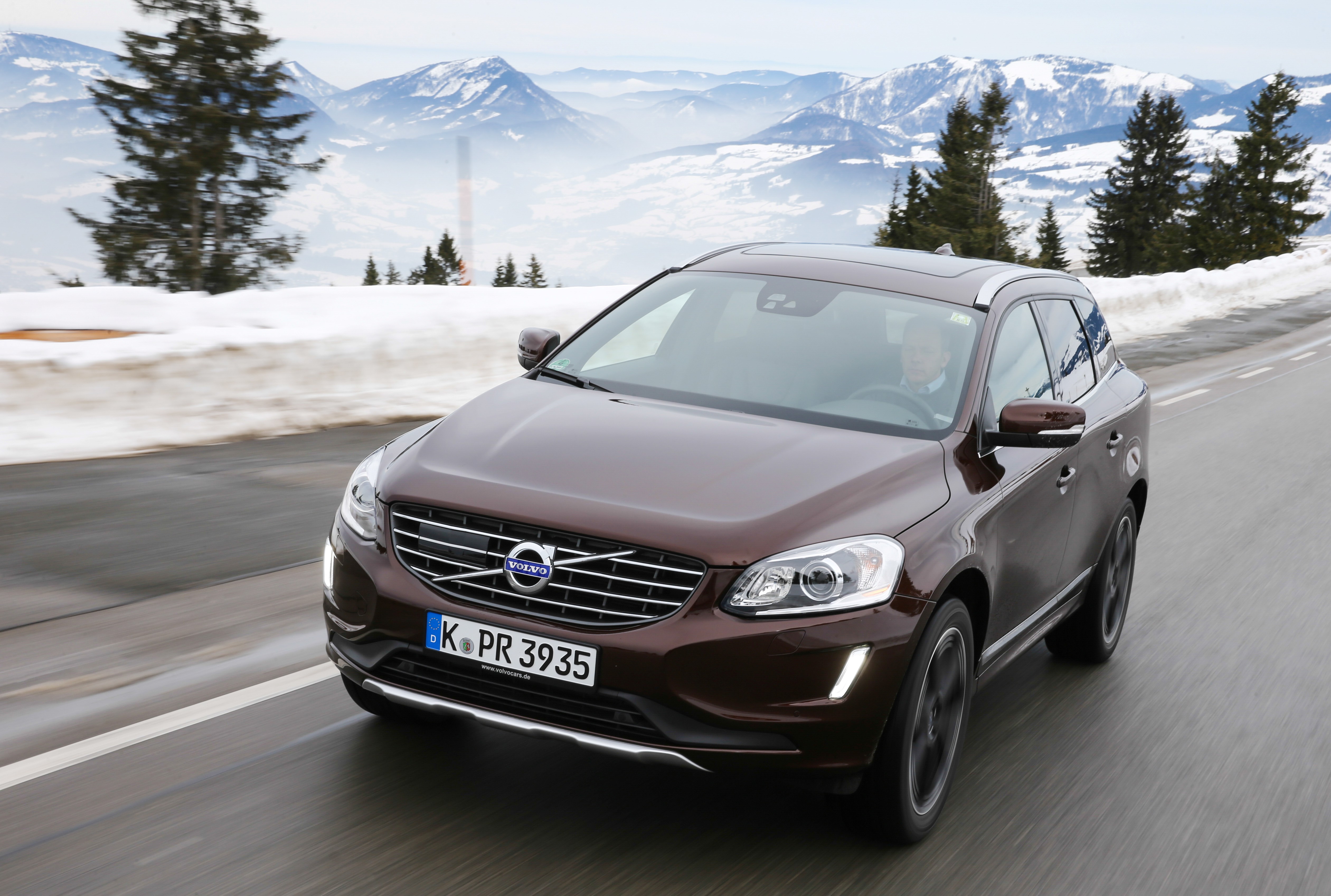 Volvo XC60 met 2.0 liter viercilinder T6 nu leverbaar met AWD vierwielaandrijving.