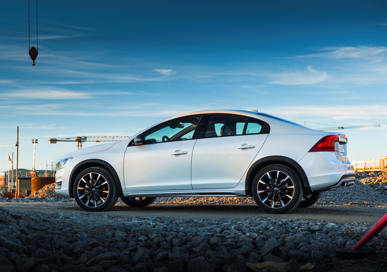Volvo S60 Cross Country en V60 Cross Country toch met AWD vierwielaandrijving in modeljaar 2016.