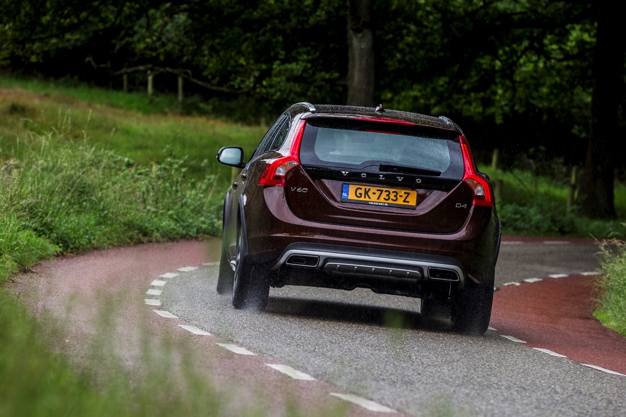 Volvo S60 Cross Country en V60 Cross Country toch met AWD vierwielaandrijving in modeljaar 2016.