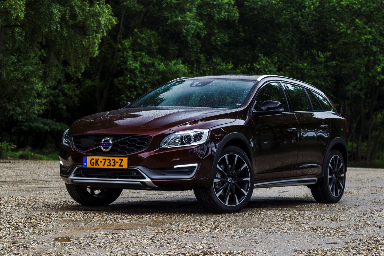 Volvo S60 Cross Country en V60 Cross Country toch met AWD vierwielaandrijving in modeljaar 2016.