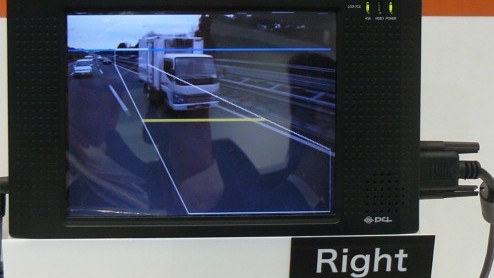Dat buitenspiegels meestal uit glas zijn vervaardigd, zal geen verbazing opwekken. Toshiba heeft er echter een nieuwe kijk op. Het bedrijf heeft technologie ontwikkeld om LCD-schermen in combinatie me