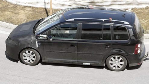 De jaren voor de Volkswagen Touran beginnen te tellen. Deze Duitse ruimtelijke blokkendoos is sinds 2003 op de markt en raakt ondanks een facelift toch wat op leeftijd. Volkswagen is hier zich natuurl