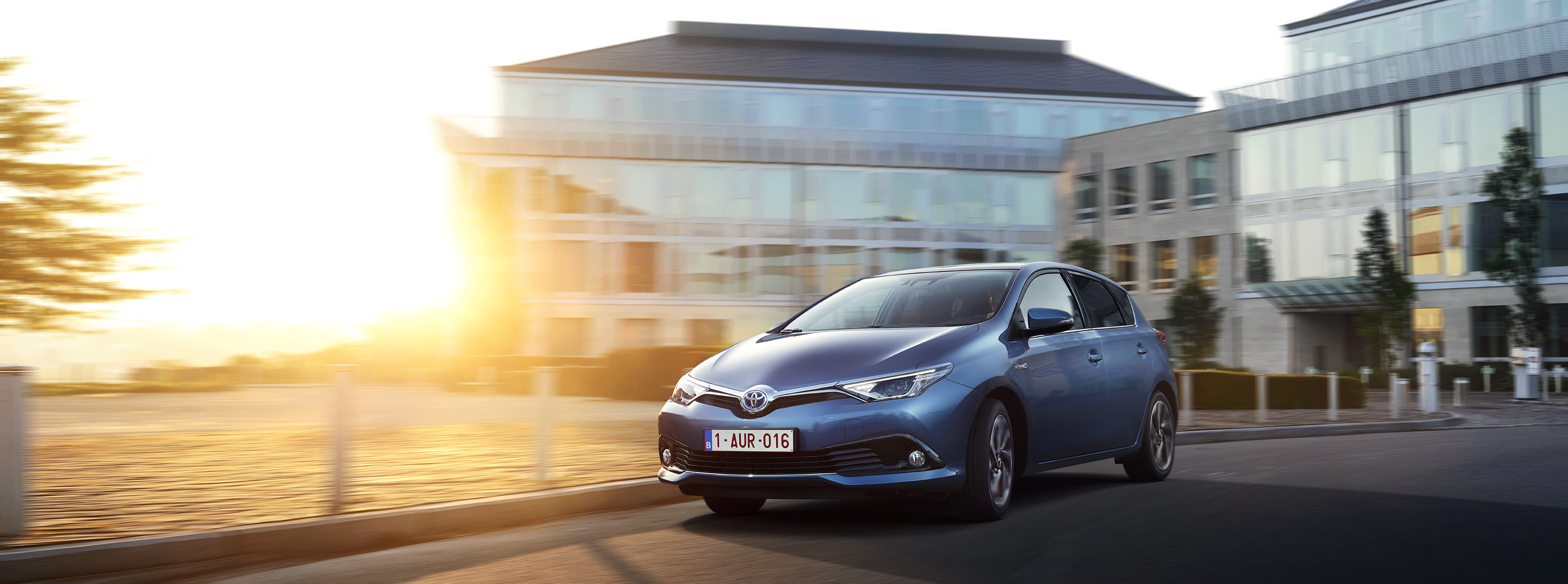 Autotest vernieuwde Toyota Auris, het faceliftmodel heeft meer verfijning en blijft in 2015 zeer interessant voor zakelijk rijders dankzij 14% bijtelling.