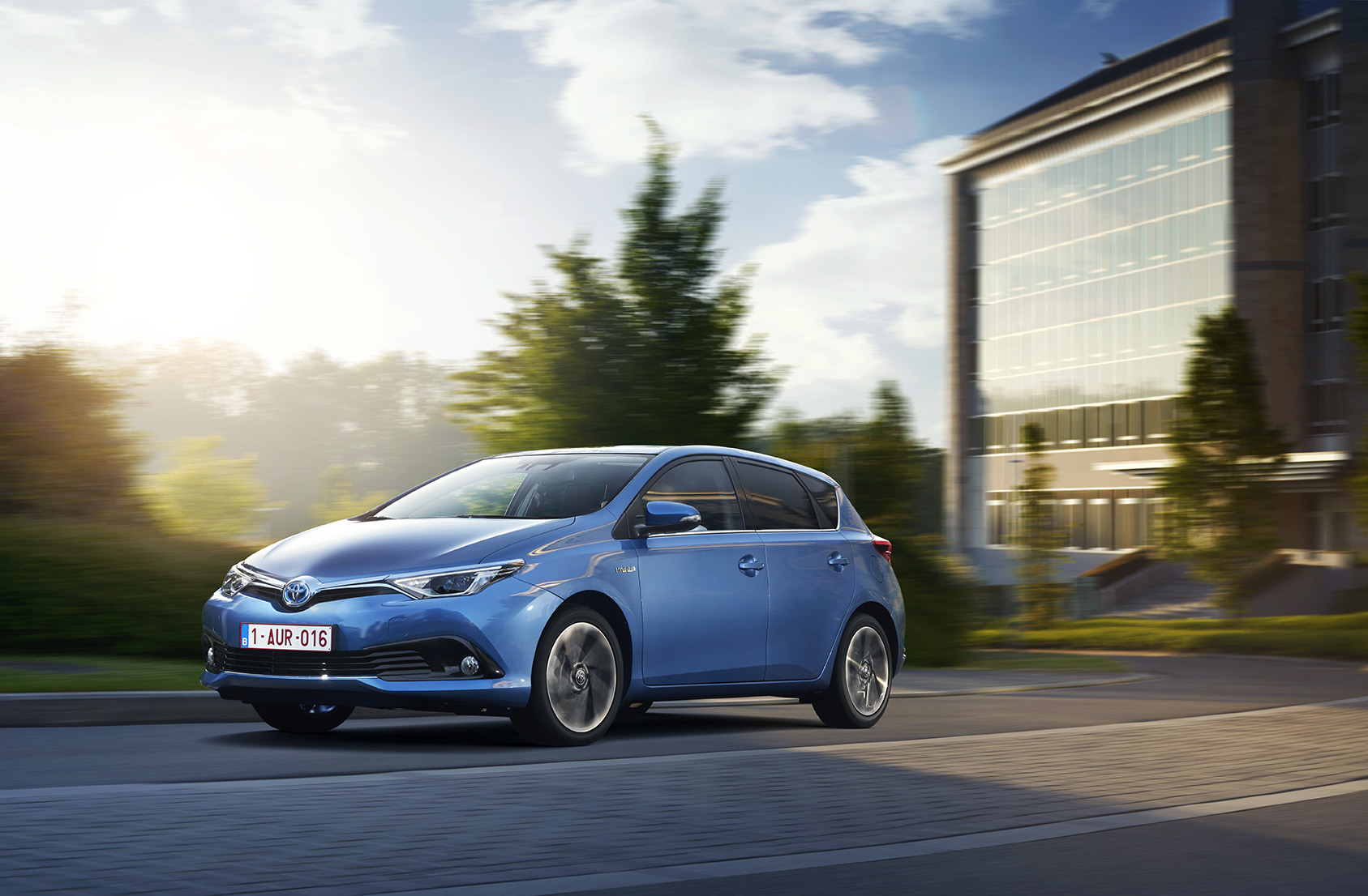 Autotest vernieuwde Toyota Auris, het faceliftmodel heeft meer verfijning en blijft in 2015 zeer interessant voor zakelijk rijders dankzij 14% bijtelling.
