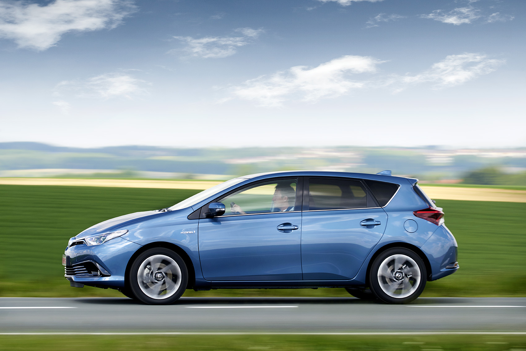 Autotest vernieuwde Toyota Auris, het faceliftmodel heeft meer verfijning en blijft in 2015 zeer interessant voor zakelijk rijders dankzij 14% bijtelling.