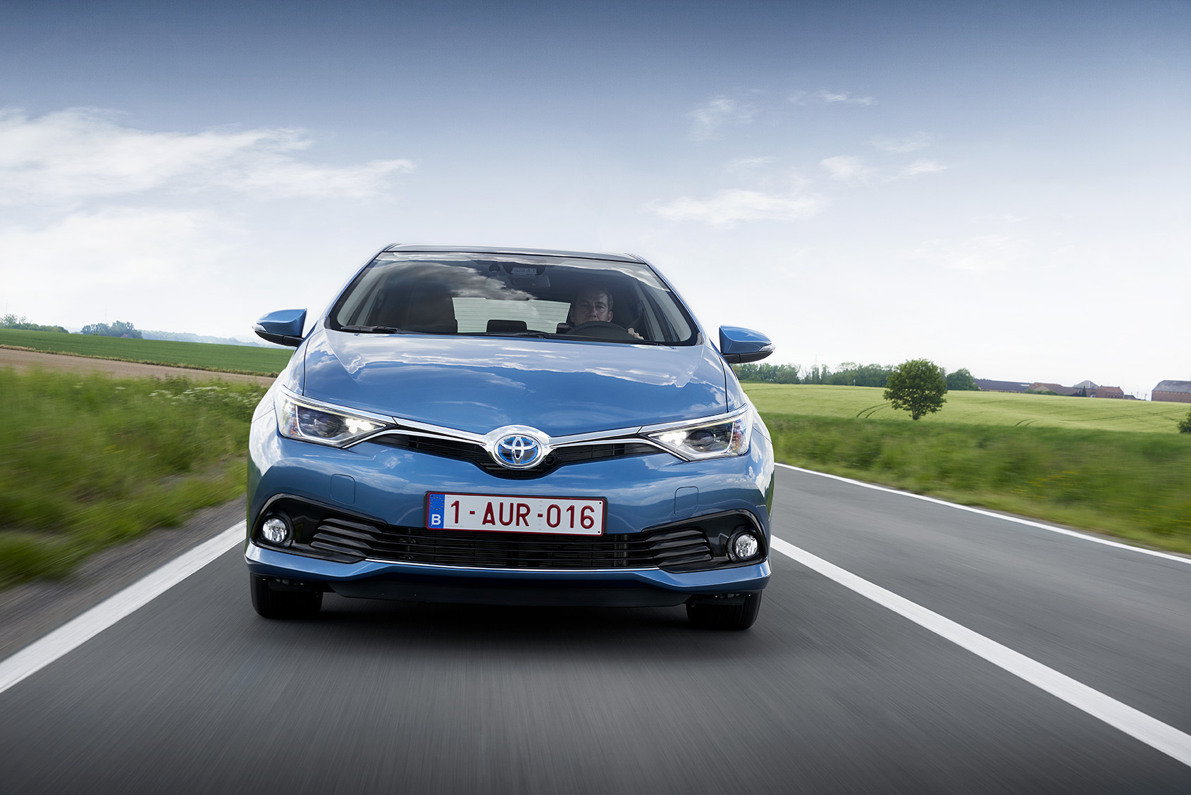 Autotest vernieuwde Toyota Auris, het faceliftmodel heeft meer verfijning en blijft in 2015 zeer interessant voor zakelijk rijders dankzij 14% bijtelling.