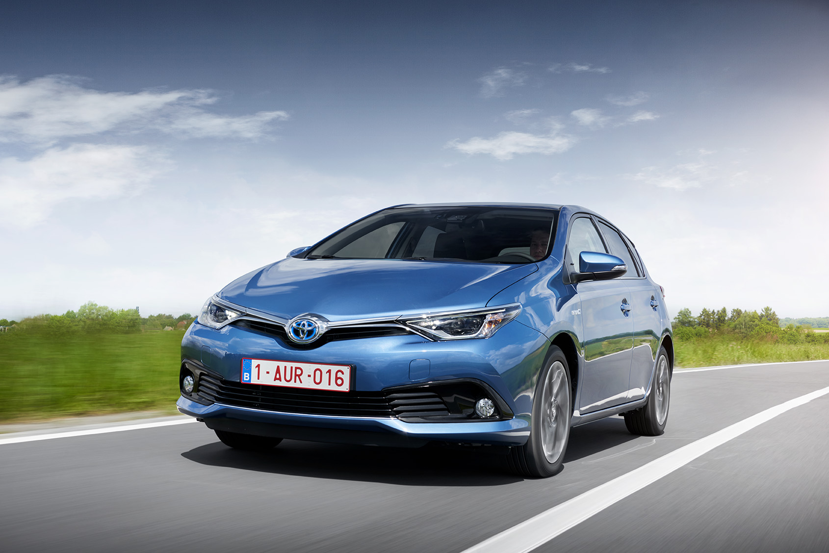 Autotest vernieuwde Toyota Auris, het faceliftmodel heeft meer verfijning en blijft in 2015 zeer interessant voor zakelijk rijders dankzij 14% bijtelling.