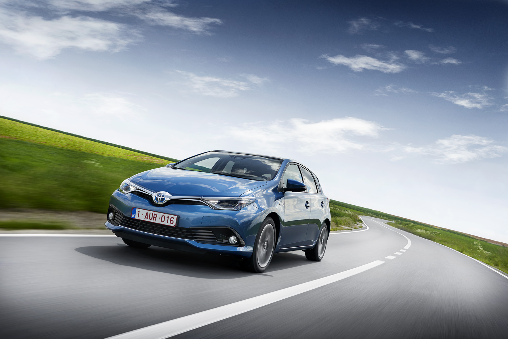 Autotest vernieuwde Toyota Auris, het faceliftmodel heeft meer verfijning en blijft in 2015 zeer interessant voor zakelijk rijders dankzij 14% bijtelling.