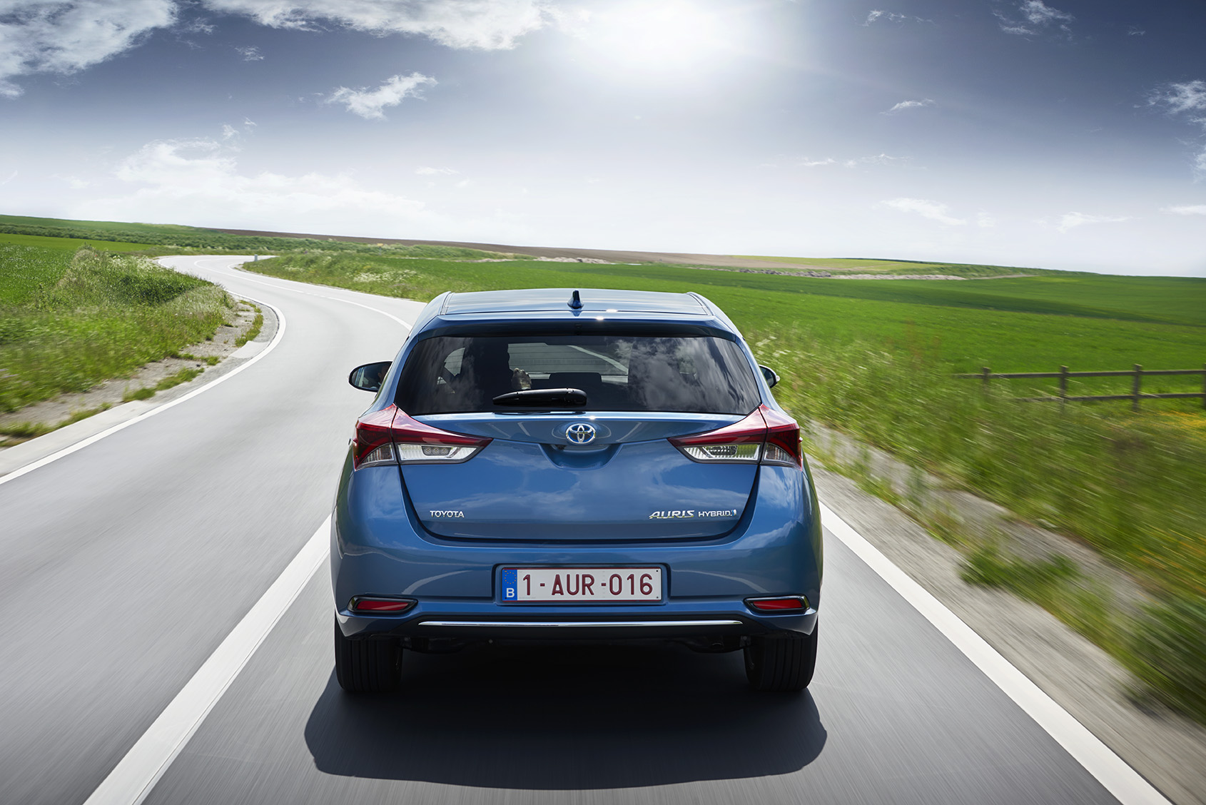 Autotest vernieuwde Toyota Auris, het faceliftmodel heeft meer verfijning en blijft in 2015 zeer interessant voor zakelijk rijders dankzij 14% bijtelling.