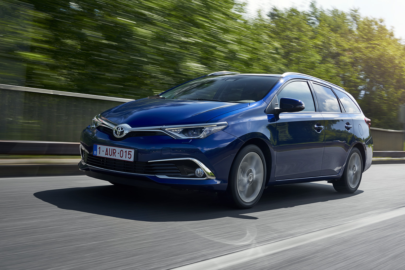Autotest vernieuwde Toyota Auris, het faceliftmodel heeft meer verfijning en blijft in 2015 zeer interessant voor zakelijk rijders dankzij 14% bijtelling.