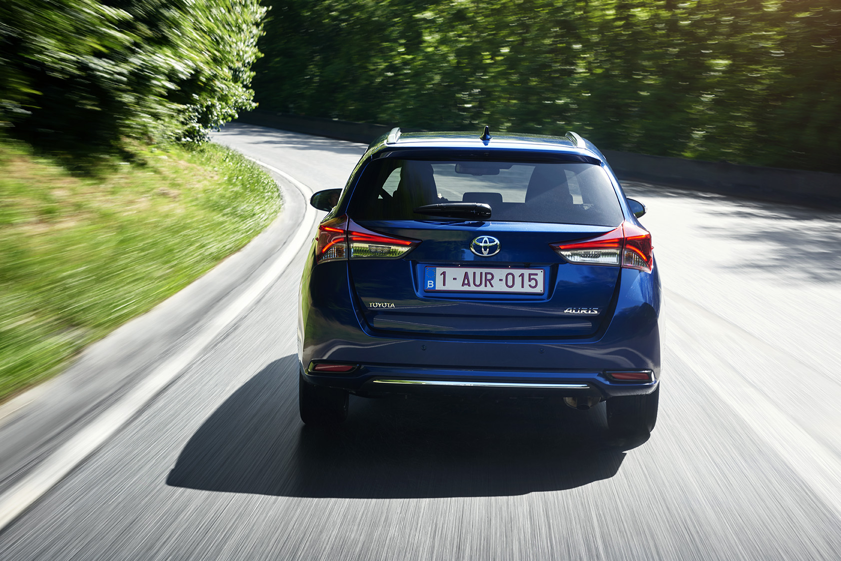 Autotest vernieuwde Toyota Auris, het faceliftmodel heeft meer verfijning en blijft in 2015 zeer interessant voor zakelijk rijders dankzij 14% bijtelling.